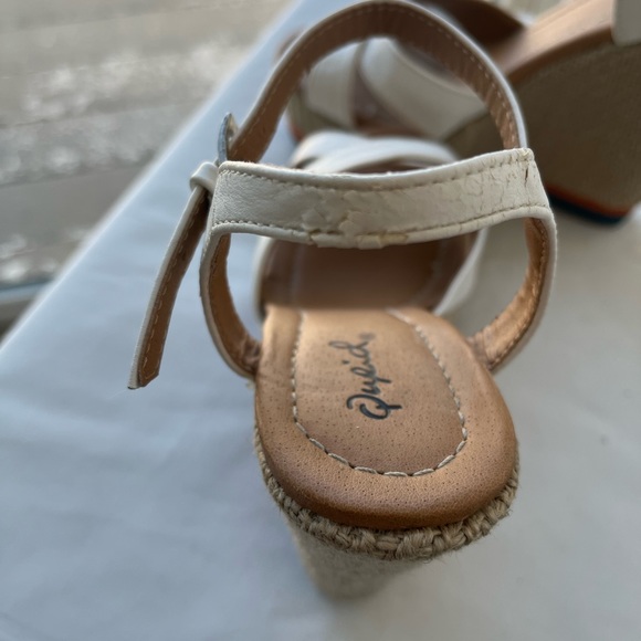 QUPID “RARE” WHITE PLATFORM WEDGES SZ 6 - Picture 11 of 12